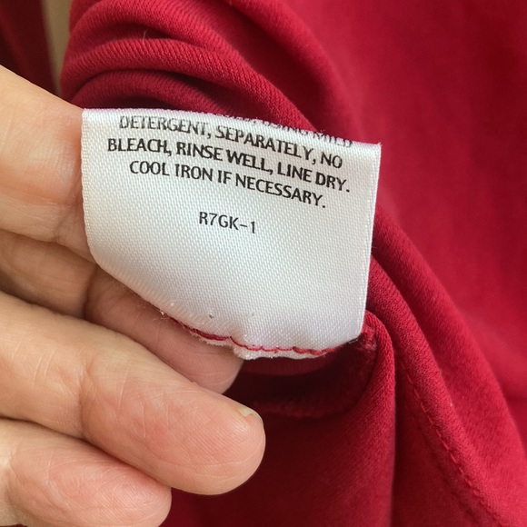 100% silk crepe stretch shirt. Small. Fabric is amazing. - Picture 6 of 6